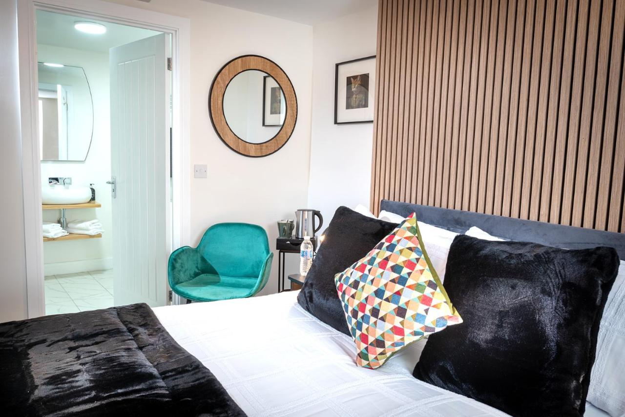 B&B Whitehaven - Kings Arms Suites - Luxury Double - Freestanding Bath - Self Check In - Bed and Breakfast Whitehaven