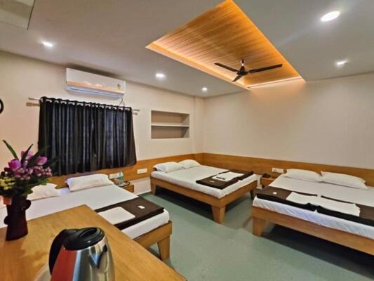 B&B Kolhāpur - Hotel Shivansh Executive - Bed and Breakfast Kolhāpur