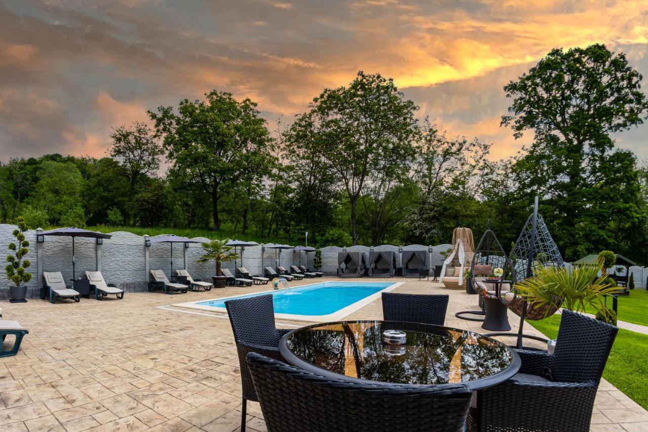 Dreibettzimmer mit Terrasse