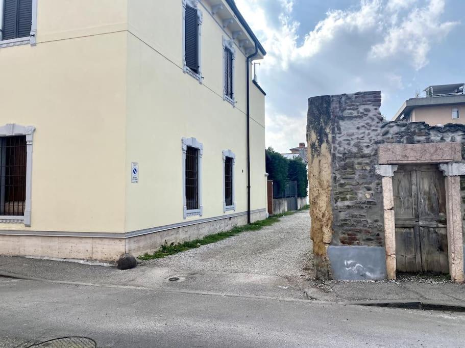 Zona fiera a 10 minuti dal centro con parcheggio - B&B Verona