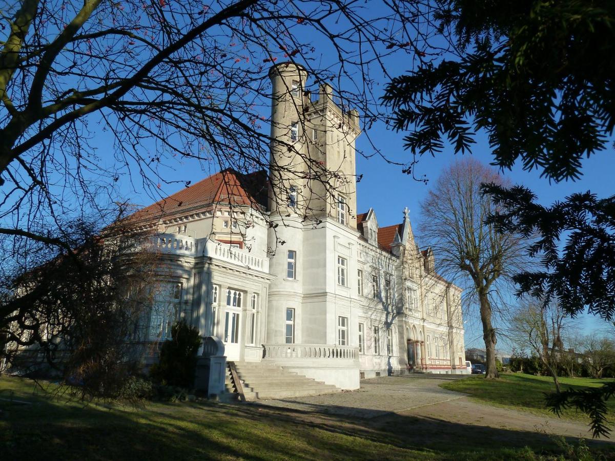 Ekskluzywny apartament w pałacu z parkiem Palac Chociule - B&B