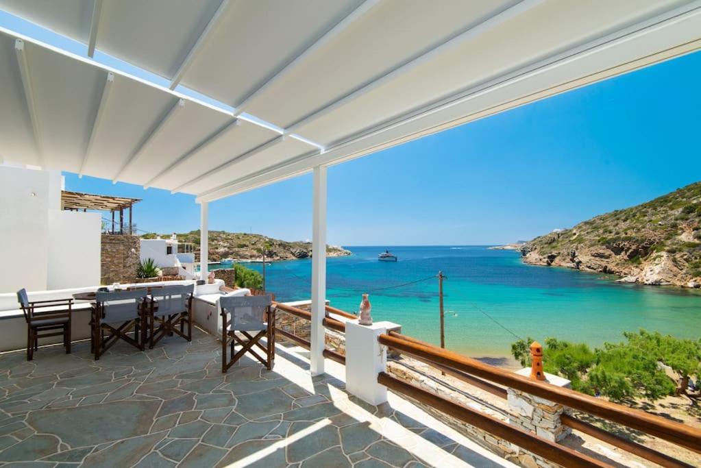 Ammos 1 - Seafront house in Glyfo beach, Sifnos - B&B Chrisopigi