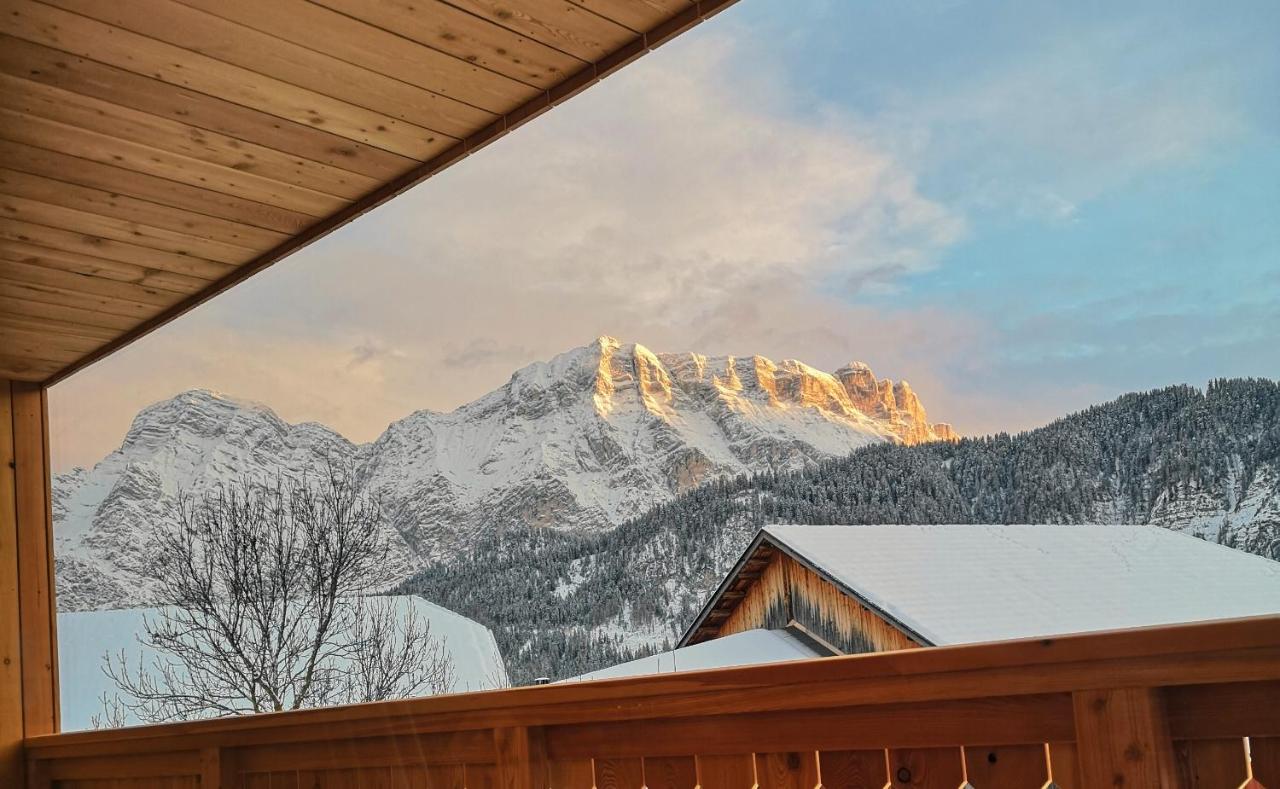 Apartment with Mountain View