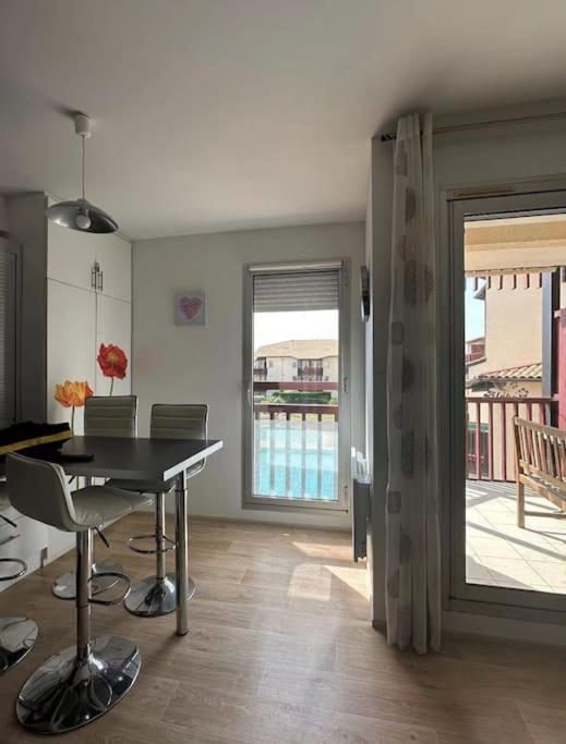 T2 Vue Piscine et Lac - Ferienwohnung