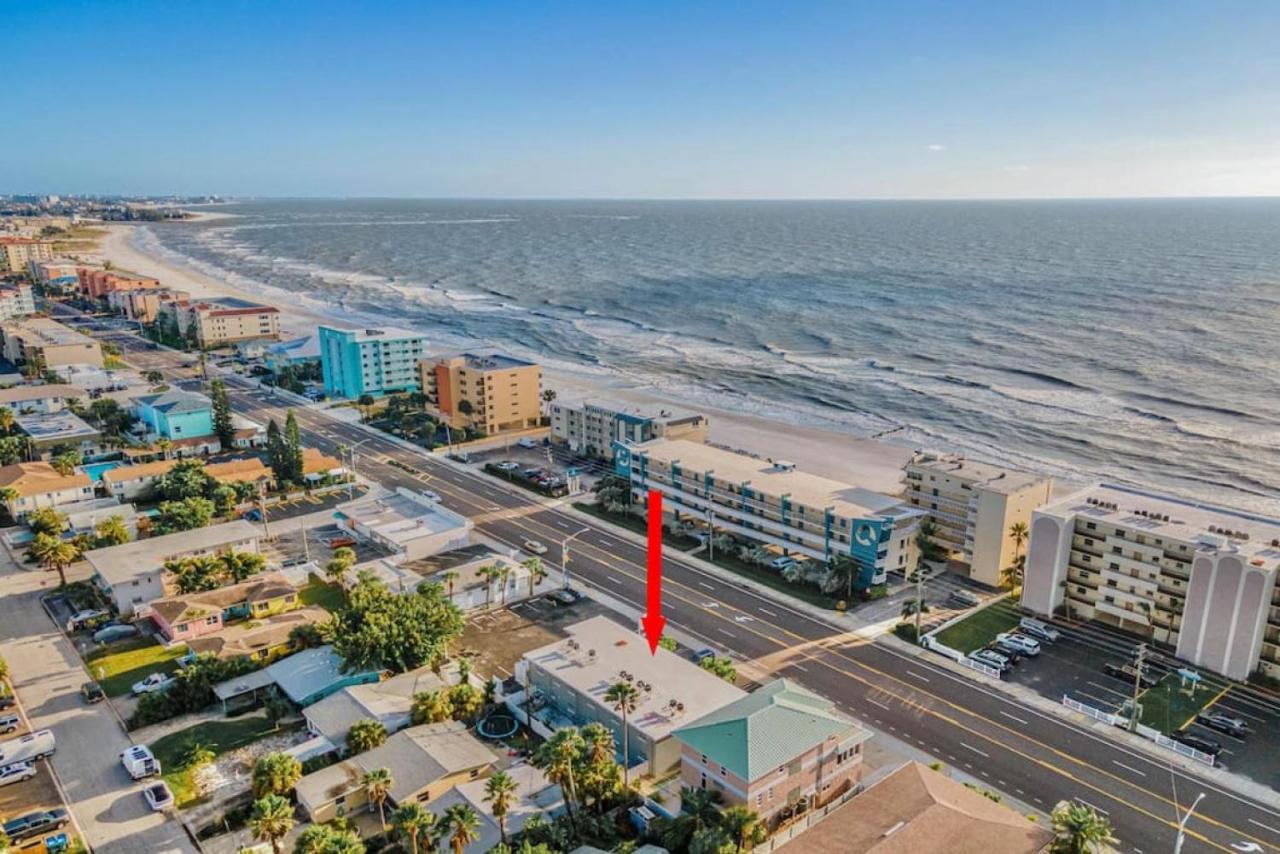 Sunset Beach Suites at Madeira Beach! Pet Friendly with Summer Breezes! - Suite 6 - Bed and Breakfast