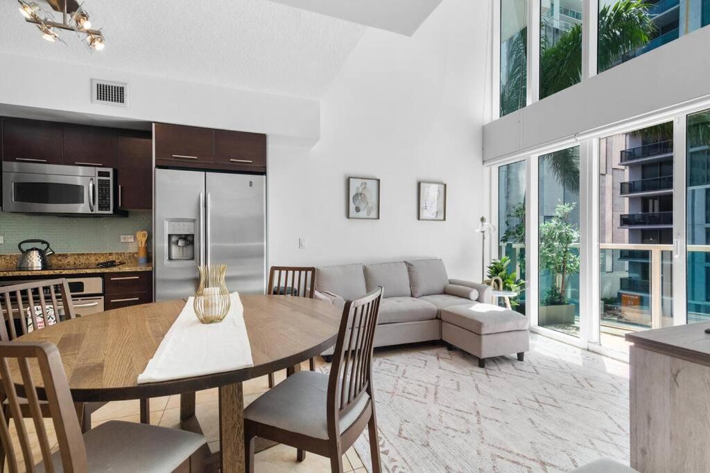 B&B Miami - Brickell 2 Story Luxury Getaway With Pool - Bed and Breakfast Miami