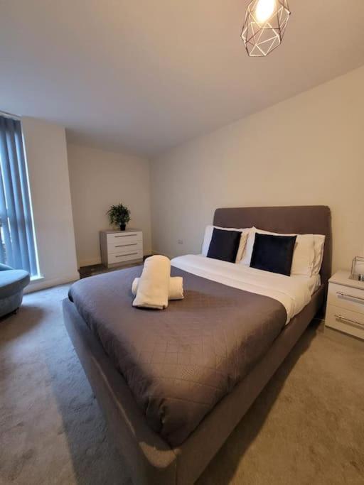 B&B Leicester - Luxury Spacious 2 Bedroom Flat in City Centre, Near Train Station - Bed and Breakfast Leicester