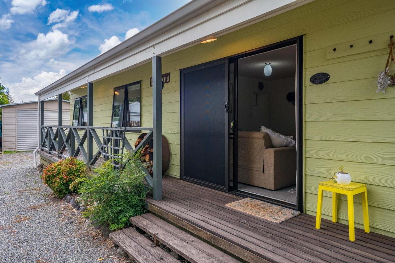 B&B Turangi - The Yellow Cottage - Turangi Holiday Home - Bed and Breakfast Turangi