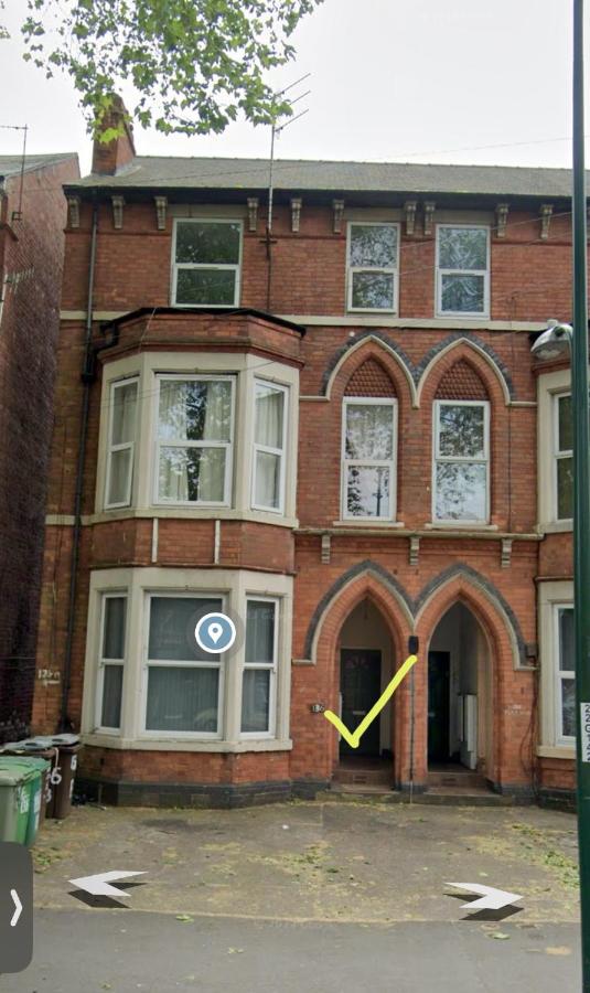 Cosy 2 bed flat, Wi-Fi Netflix, Free Parking - Bed and Breakfast