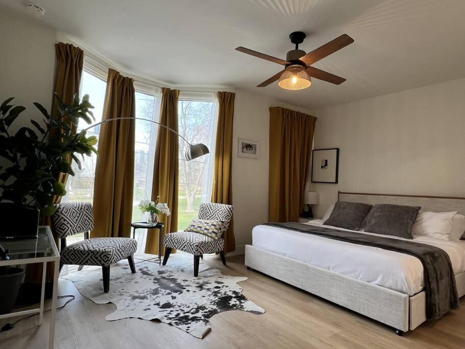 Cozy 2 Bedroom with Parking