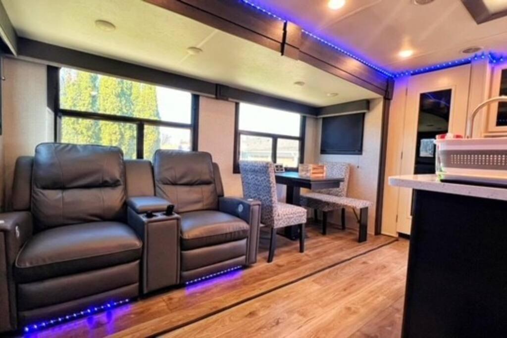 Luxury Glamping near Idaho Event Center in Nampa - B&B