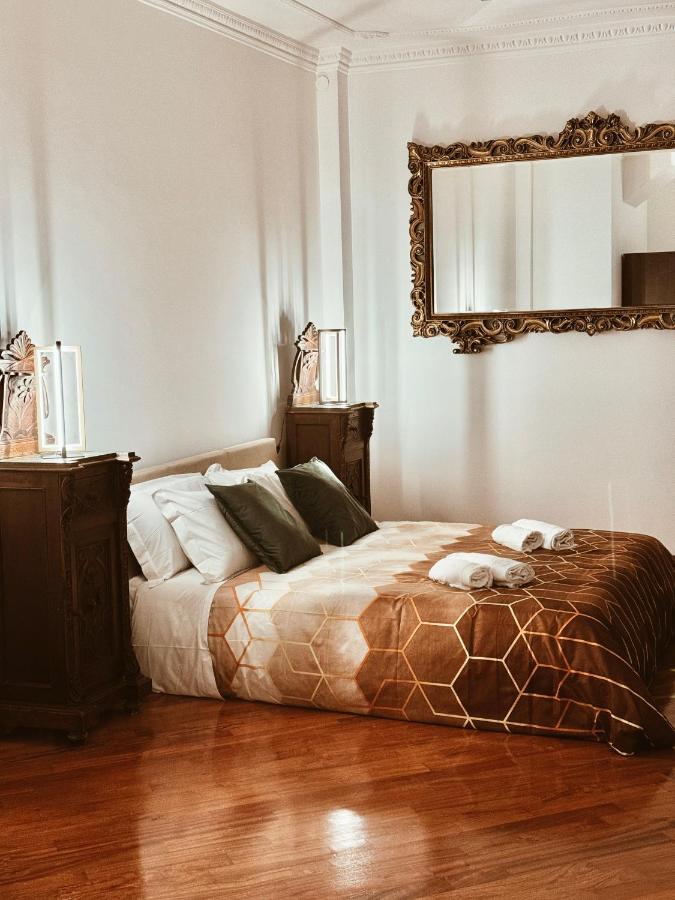 Residenza Tritone - Trevi Fountain - Bed and Breakfast Rome