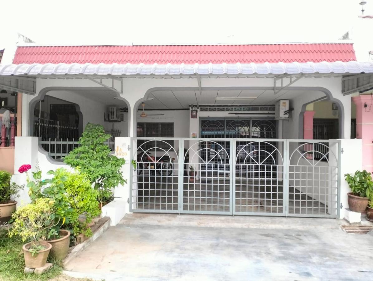Room #1184579701