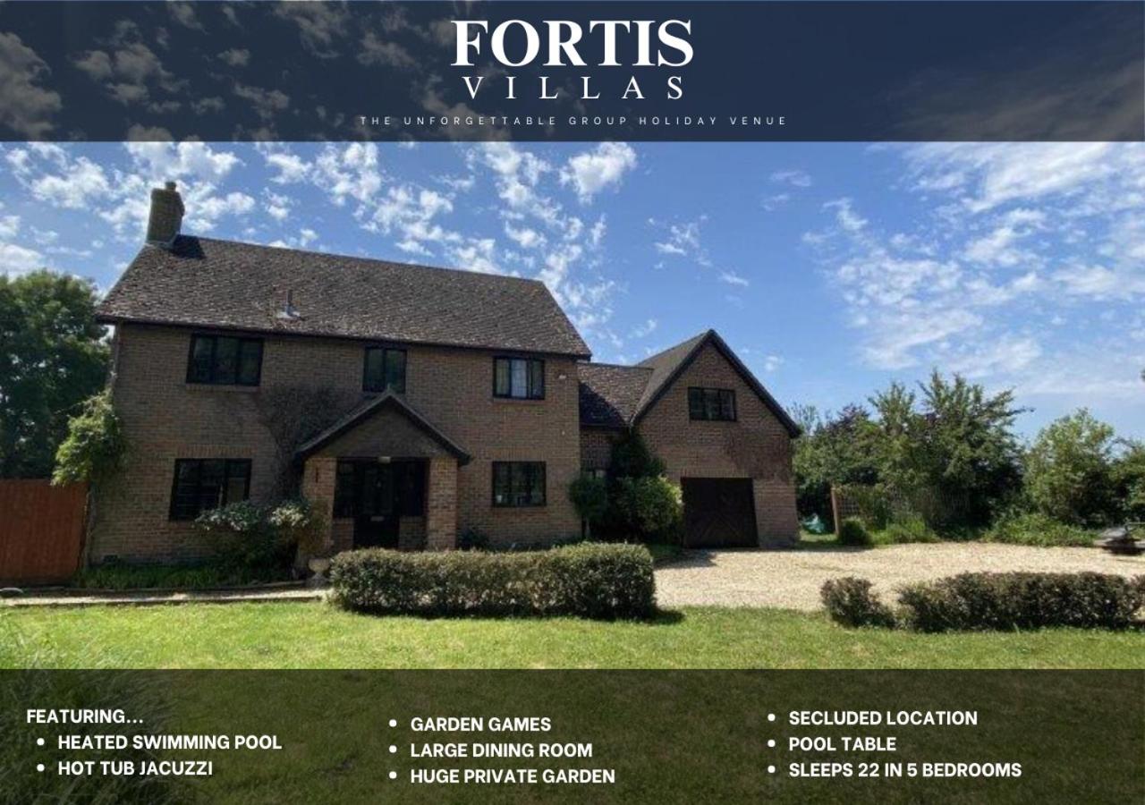 The Fortis House, Bournemouth, with Swimming Pool and Hot Tub Jacuzzi - B&B