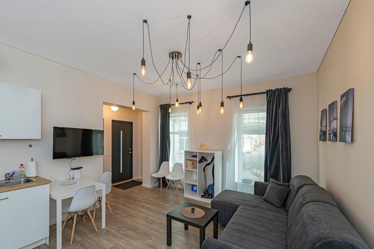 B&B Kaunas - Studio apartment Contrast By Polo Apartments - Bed and Breakfast Kaunas