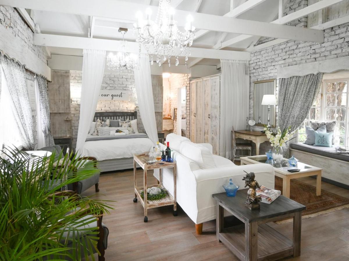 Rose and Ivy Cottages - Bed and Breakfast