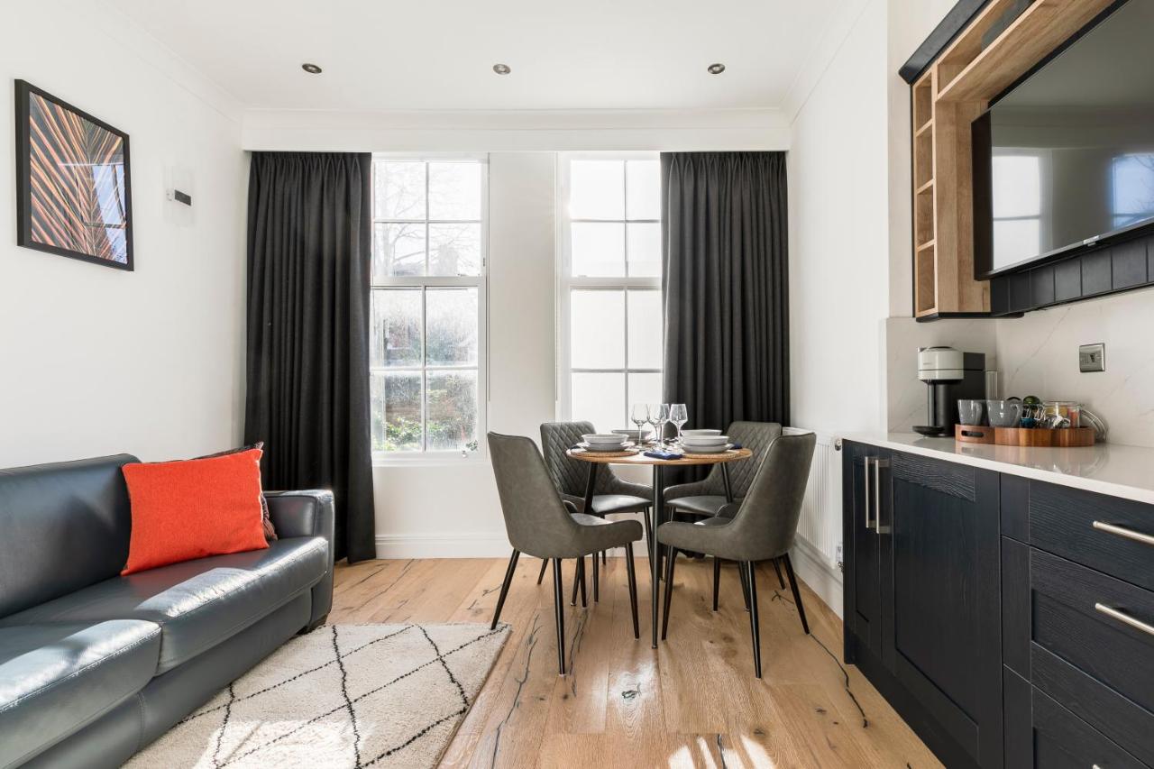 B&B Borgo londinese di Ealing - Modern Apartment, 2 Stops to Central London, Netflix, Smart Locks - Bed and Breakfast Borgo londinese di Ealing