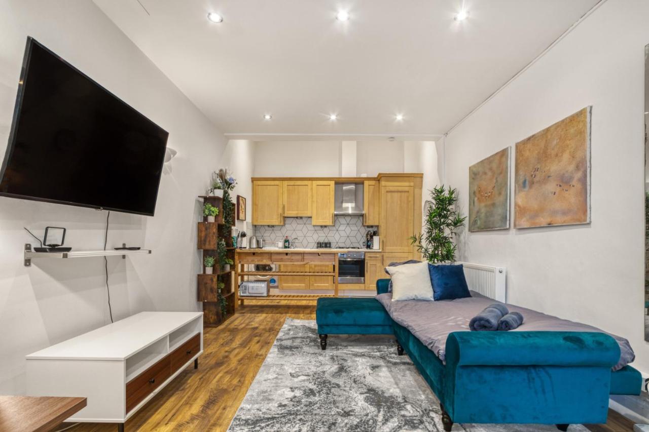 Vibrant 2-Bed by Bow - B&B