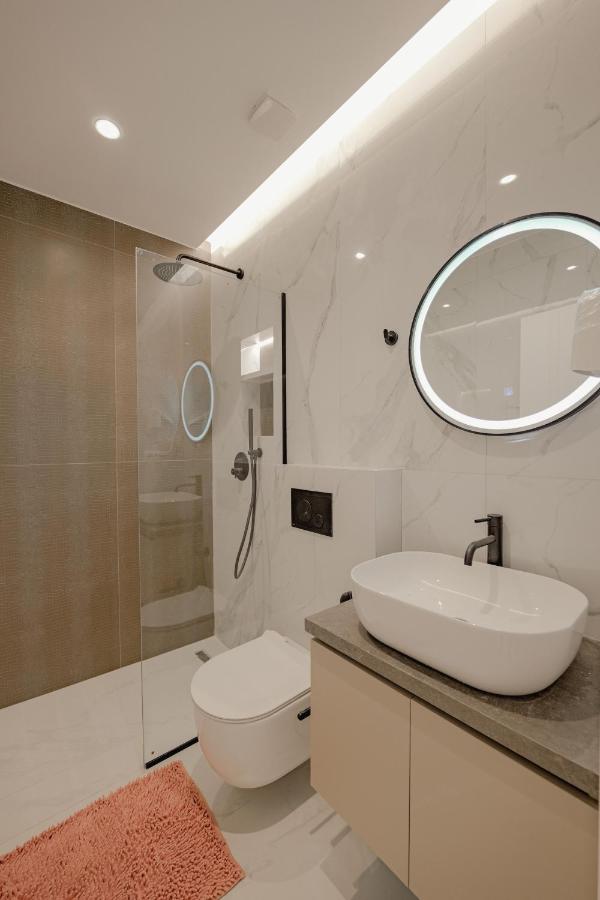 Deluxe Double Room with Side Sea View