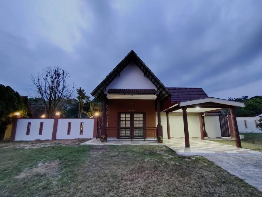 B&B Kampung Alor Gajah - Auro-Villa 1237 with Private Zen Pool - Bed and Breakfast Kampung Alor Gajah