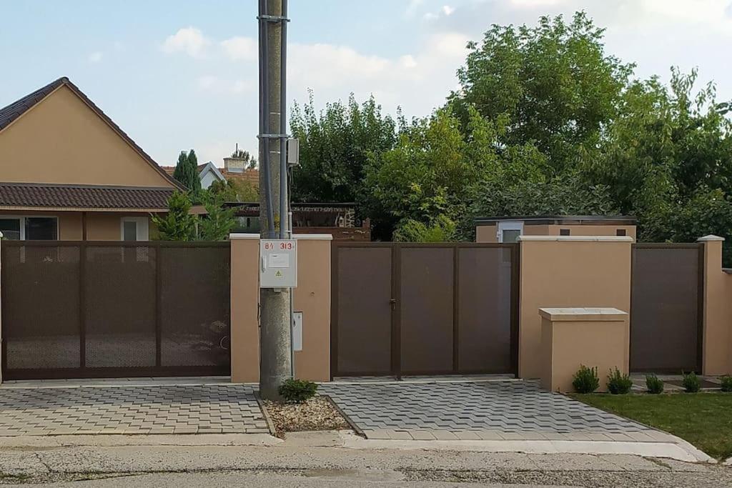 Príjemné ubytovanie v plne vybavenom rodinnom dome - B&B