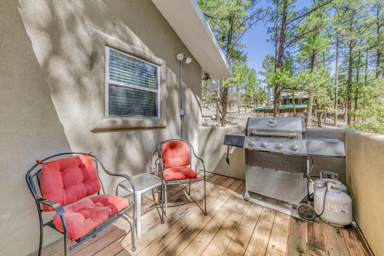 Ruidoso Mountain Cabin with Deck, 1 Mi to Hiking - Chambres d’hôtes Ruidoso