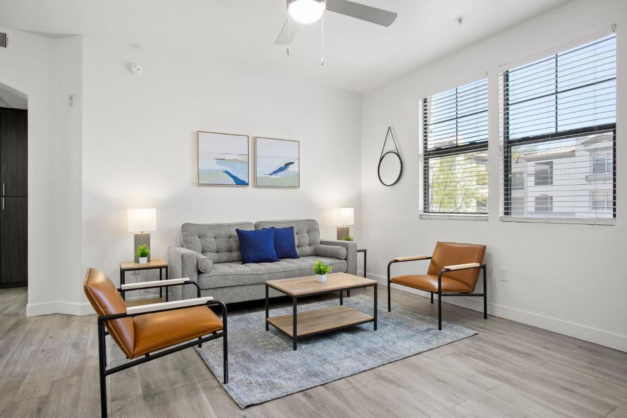 CozySuites Glendale by the stadium with pool 12 - B&B