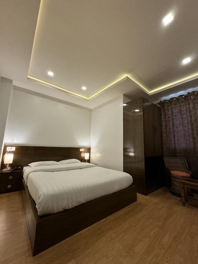 Deluxe Double Room (2 Adults + 1 Child)