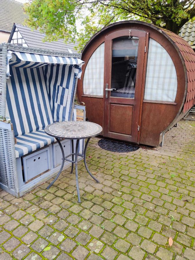 Für Alleinreisende-1 Person- Single Room- Rustikales freistehendes Mini Holzfass zum Schlafen, mit angrenzendem Badezimmer! - Ferienwohnung