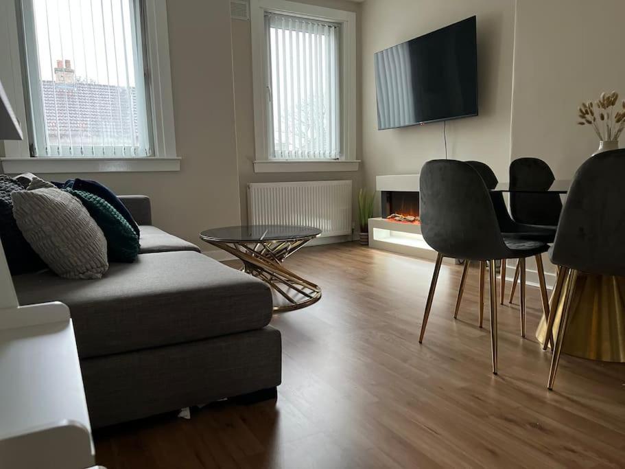 Spacious Luxury 3 Bedroom Flat in Kirkcaldy, Fife - B&B