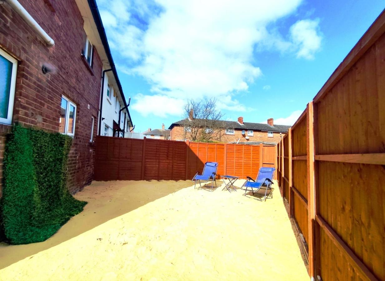 Comfortable 3 Bedrooms Leeds Beach House - Ideal for Family and Contractors - Free Parking for 2 cars - Wifi - Large Tv in bedrooms - Smart light - B&B