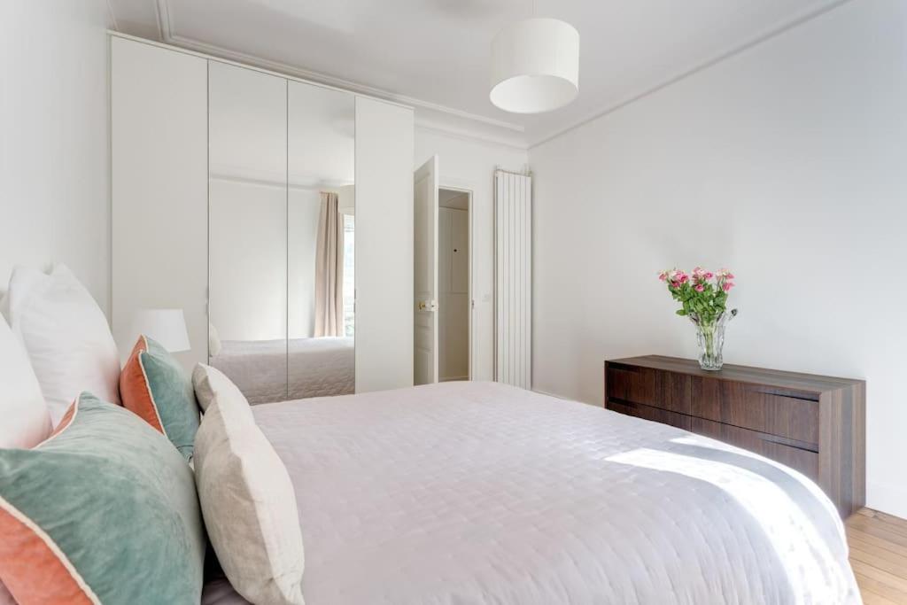 Elégant 4-room apartment near Arc de Triomphe and Palais des Congrès - Chambres d’hôtes Paris