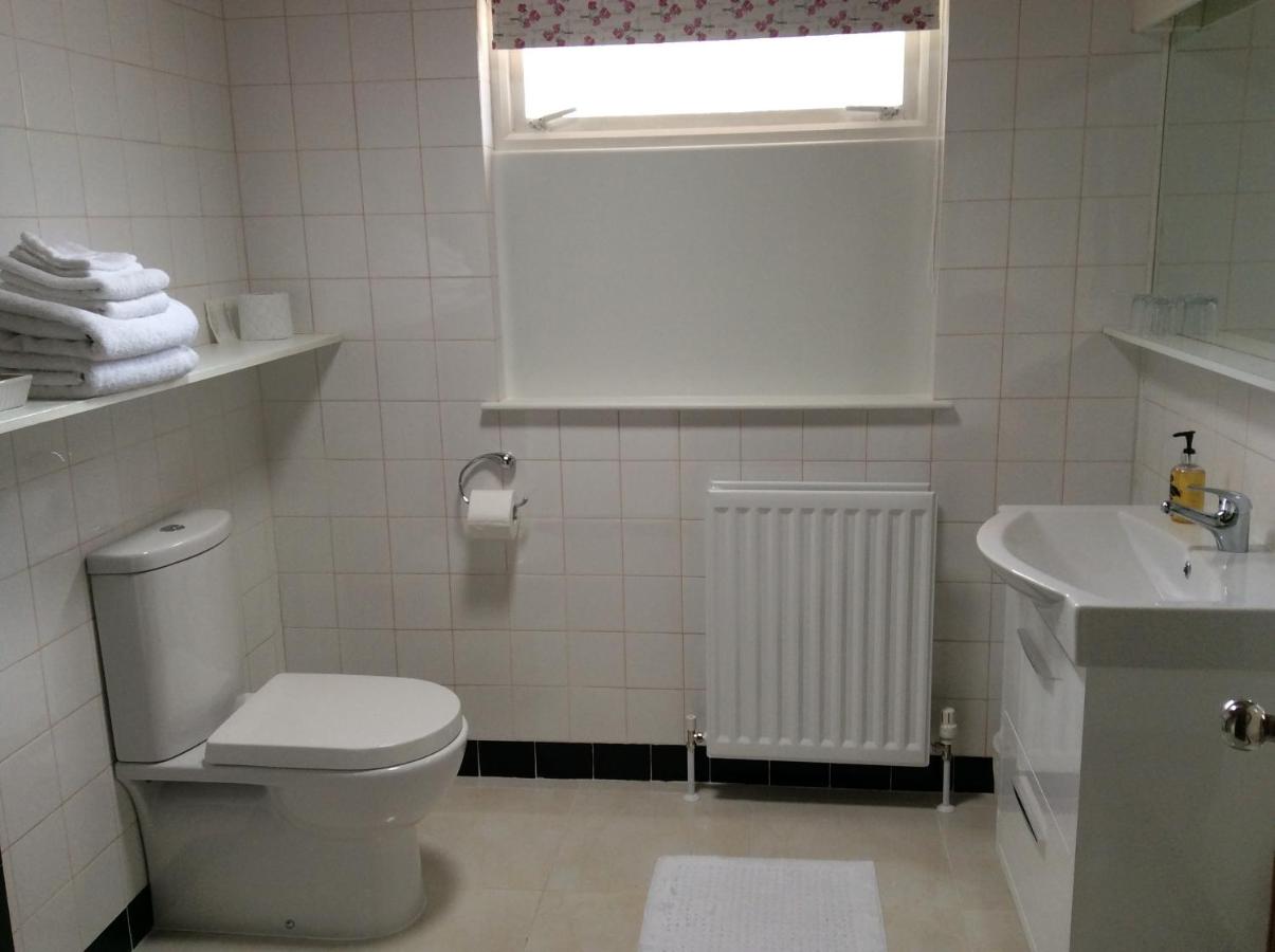 Lake View Double room with Private External Shower Room
