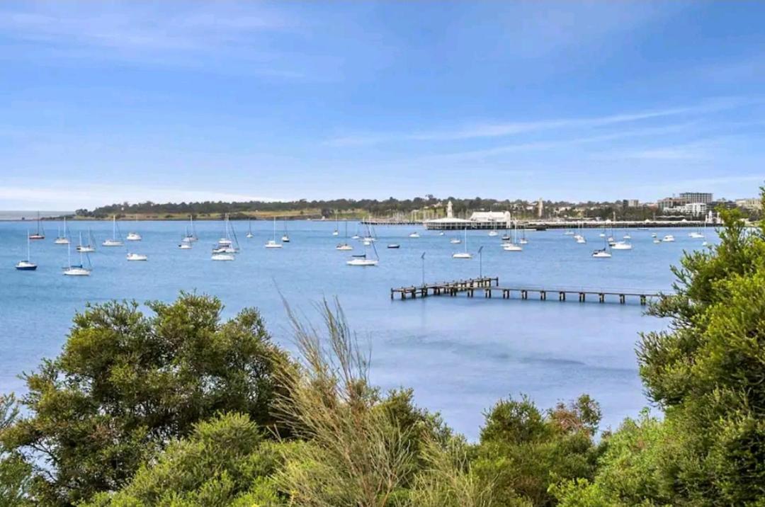 B&B Geelong - 2 bedroom apartment Waterfront Bayviews Geelong - Bed and Breakfast Geelong