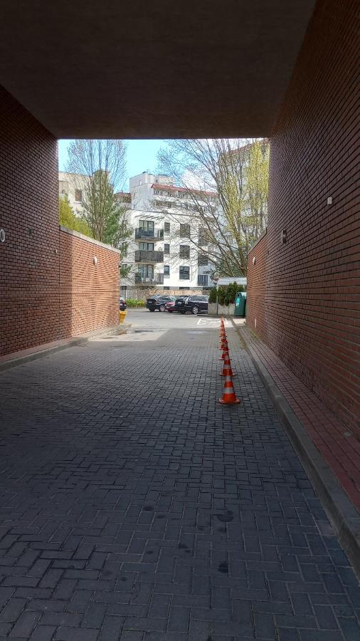 Odkryta Warszawa! - prywatne mieszkanie, samodzielne zameldowanie, private studio balcony, free wifi, smart tv 55", parking, self check in - Warsaw North - B&B