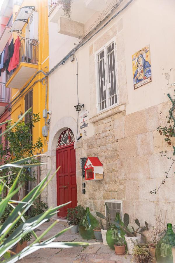 CENTRO STORICO Redmood House a 5 min dal Mare, Breakfast, Aria Condizionata, Wi-Fi e Netflix - Bed and Breakfast
