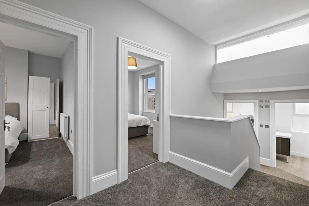 Large Stylish 6 Bedroom House - Bed and Breakfast Plymouth