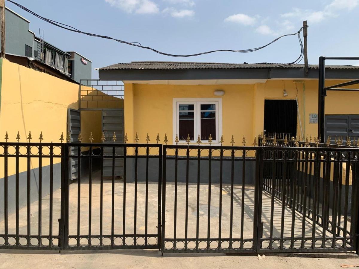 B&B Ikeja - A cosy room and a parlor-self - Bed and Breakfast Ikeja