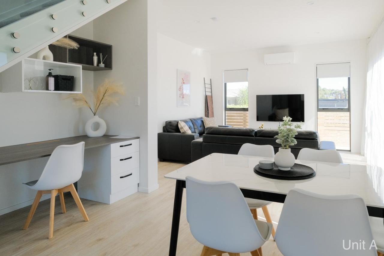 B&B Auckland - Modern Howick Town House Fibre WiFi Netflix - Bed and Breakfast Auckland