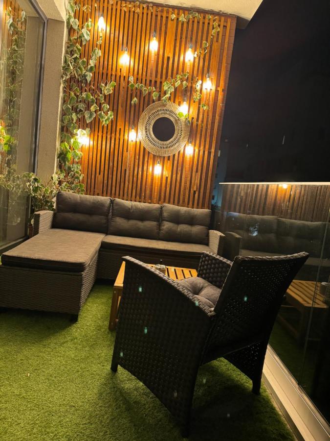 Cathedral Uptown-Urban Comfort with Balcony - B&B Bucarest