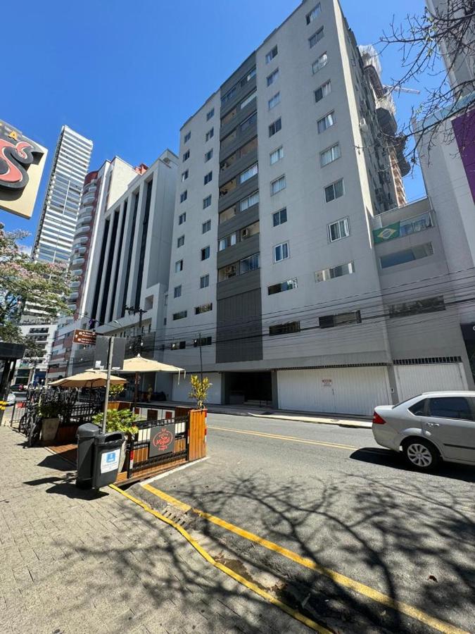 Apartamento Remodelado Novo a cuadra del mar,Patio privado parking para auto pequeño-medio - B&B