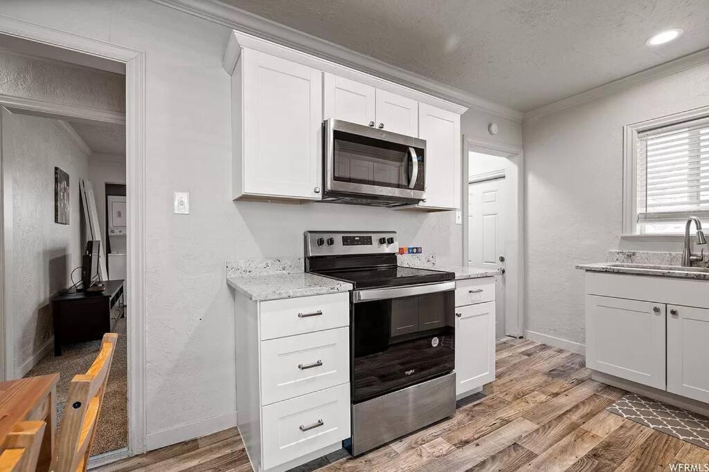 Entire Tiny House with Large Yard Fenced In! - Ferienwohnung