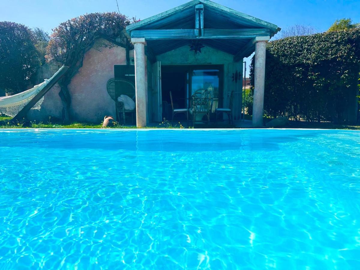 Villa del Sole, piscina privata, spiaggia a 400 mt - B&B San Teodoro