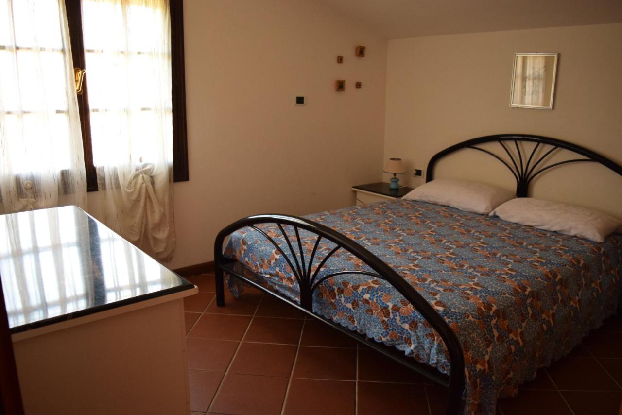 Arbatax, 200 metres from the beach: Apartment in villa with garden, 2 bedrooms - Chambres d'hôtes Arbatax