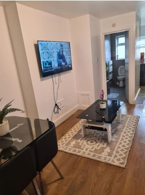 B&B Londres - Lovely luxury one bedroom flat - Bed and Breakfast Londres