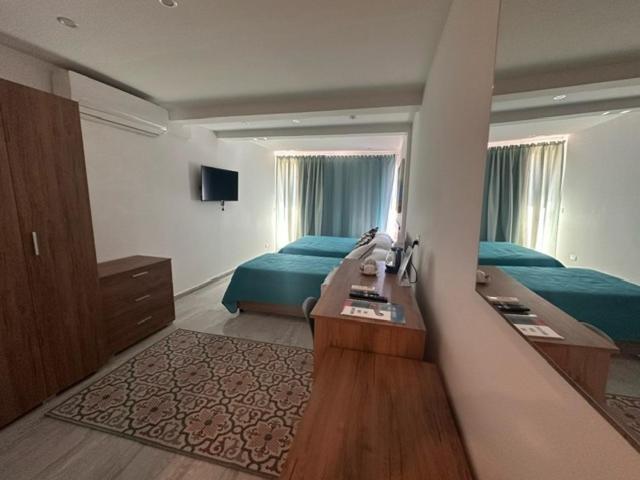 Triple Room with City View