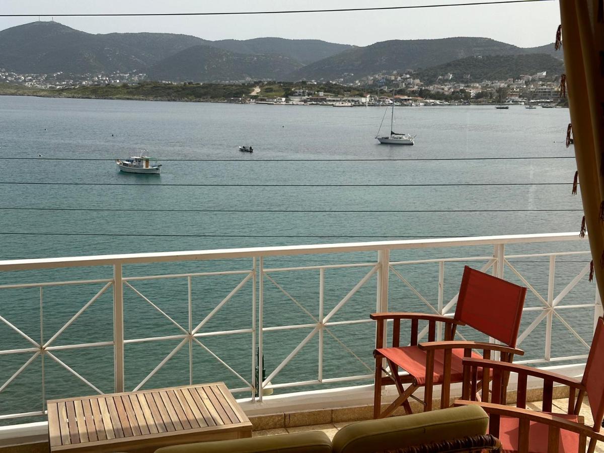 Beachfront Maissonette Porto Rafti - B&B