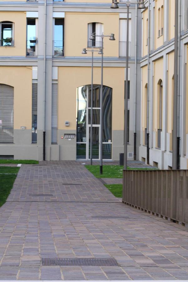 Milan Space Loft - Apartment close to M5 subway - Free Parking - Sky & Netflix TV - B&B