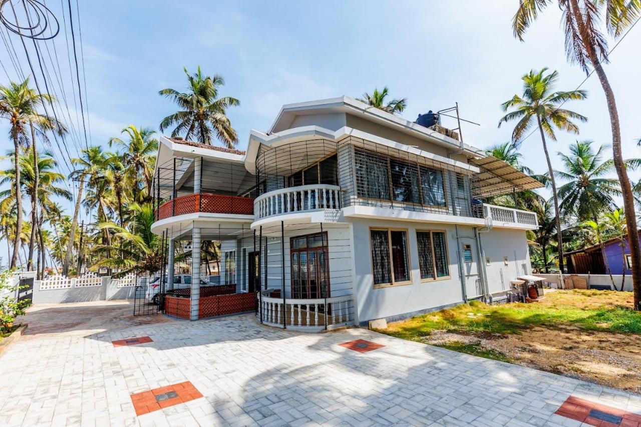Gintara Beach Homestay by evaddo - B&B