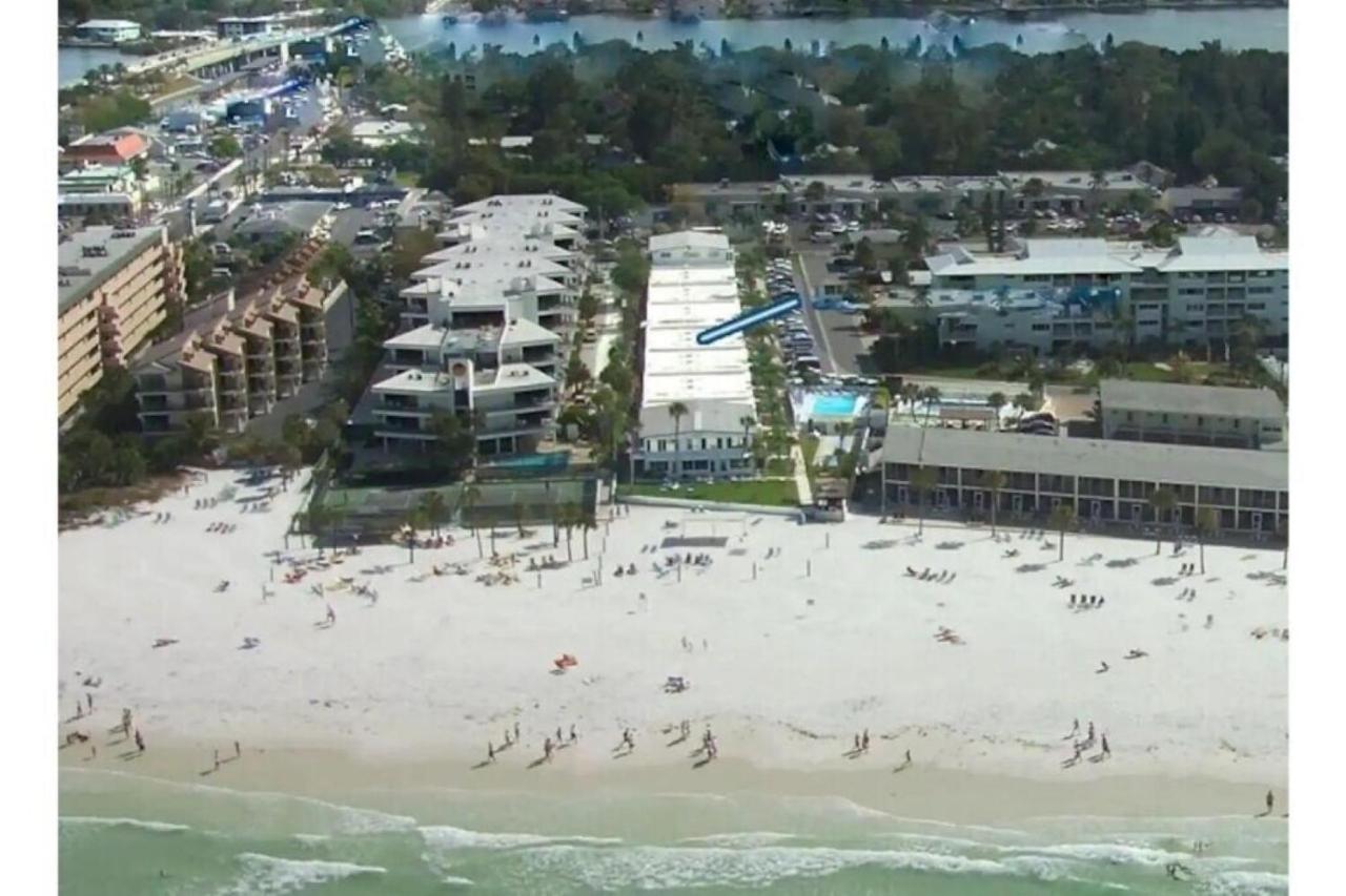 Beachfront Getaway in Siesta Key - B&B